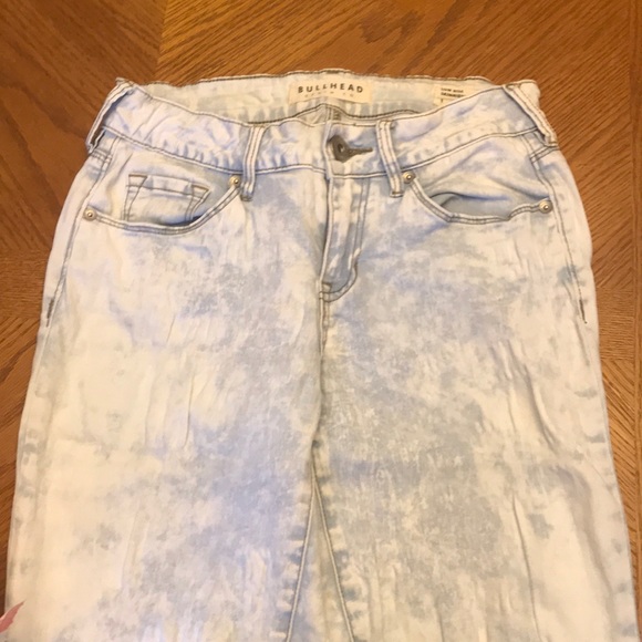 Light wash jeans - Picture 2 of 3